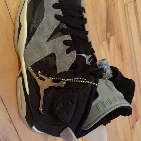 Wmns Air Jordan 6 Techrome Brand new. Size 5.5 - Picture 3 of 3